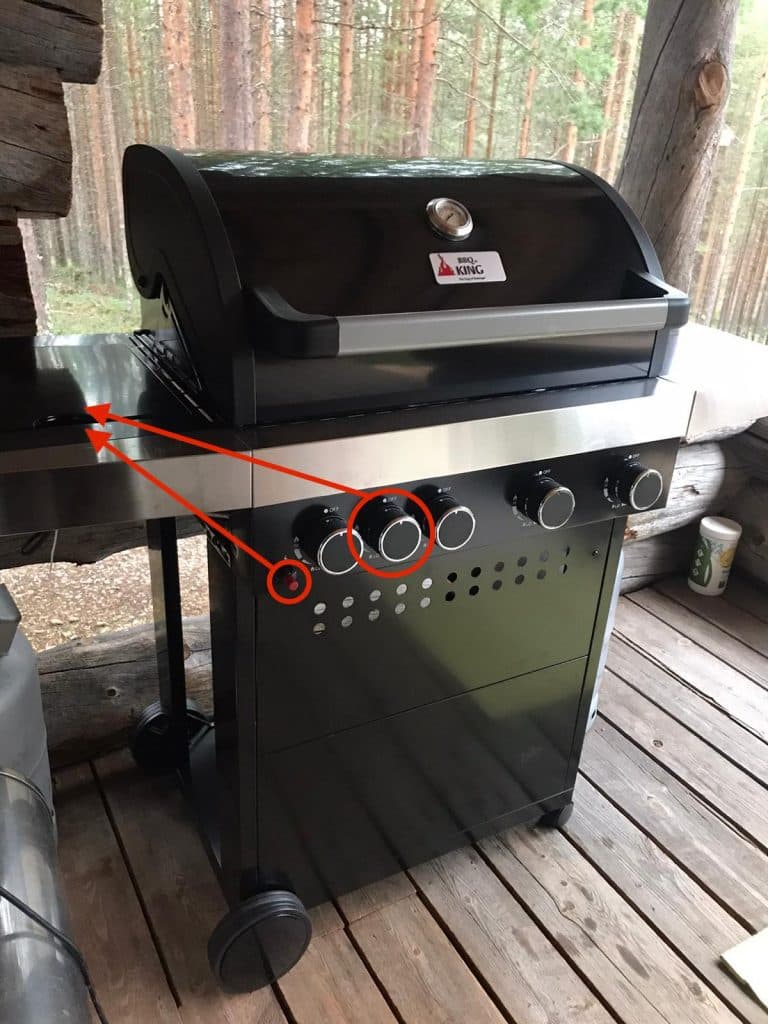 Grillin sivukeittimen hana ja sytytin